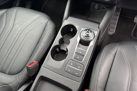 YR23UBJ Ford Kuga 2.5h Duratec Vignale CVT Euro 6 (s/s) 5dr Thumbnail #24