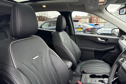 YR23UBJ Ford Kuga 2.5h Duratec Vignale CVT Euro 6 (s/s) 5dr Thumbnail #25