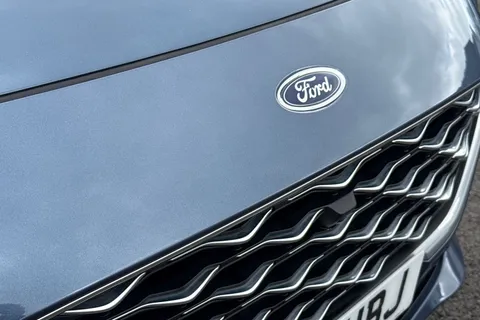 YR23UBJ Ford Kuga 2.5h Duratec Vignale CVT Euro 6 (s/s) 5dr Thumbnail #26