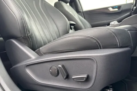 YR23UBJ Ford Kuga 2.5h Duratec Vignale CVT Euro 6 (s/s) 5dr Thumbnail #31