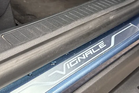 YR23UBJ Ford Kuga 2.5h Duratec Vignale CVT Euro 6 (s/s) 5dr Thumbnail #34