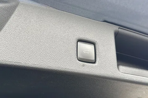 YR23UBJ Ford Kuga 2.5h Duratec Vignale CVT Euro 6 (s/s) 5dr Thumbnail #39