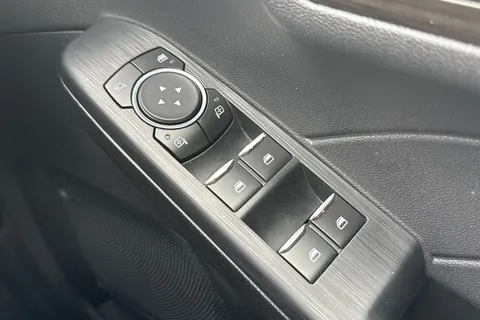 YR23UBJ Ford Kuga 2.5h Duratec Vignale CVT Euro 6 (s/s) 5dr Thumbnail #42