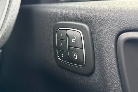 YR23UBJ Ford Kuga 2.5h Duratec Vignale CVT Euro 6 (s/s) 5dr Thumbnail #43