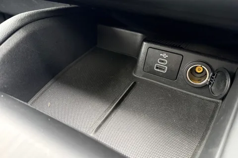 YR23UBJ Ford Kuga 2.5h Duratec Vignale CVT Euro 6 (s/s) 5dr Thumbnail #53