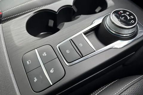 YR23UBJ Ford Kuga 2.5h Duratec Vignale CVT Euro 6 (s/s) 5dr Thumbnail #54