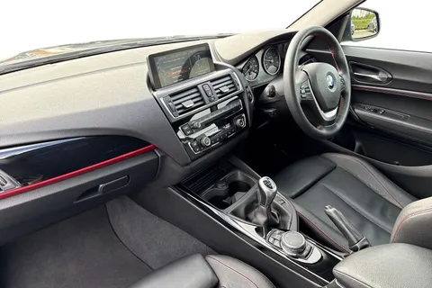 YE16VDD BMW 1 Series 1.5 118i Sport Euro 6 (s/s) 3dr Thumbnail #16