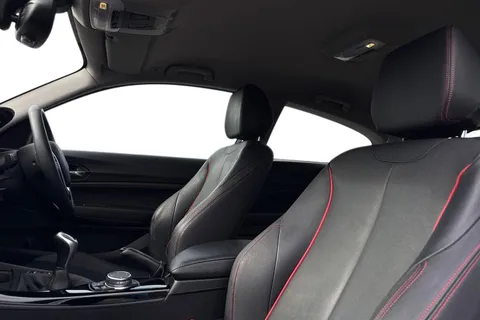 YE16VDD BMW 1 Series 1.5 118i Sport Euro 6 (s/s) 3dr Thumbnail #17