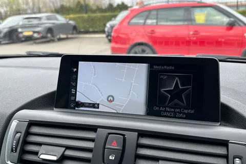 YE16VDD BMW 1 Series 1.5 118i Sport Euro 6 (s/s) 3dr Thumbnail #18