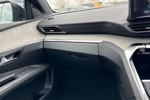 FM21RRO PEUGEOT 3008 1.2 PureTech GT Euro 6 (s/s) 5dr Thumbnail #21