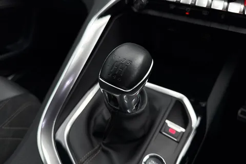 FM21RRO PEUGEOT 3008 1.2 PureTech GT Euro 6 (s/s) 5dr Thumbnail #24