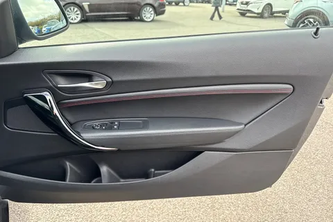 YE16VDD BMW 1 Series 1.5 118i Sport Euro 6 (s/s) 3dr Thumbnail #22