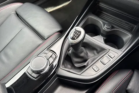 YE16VDD BMW 1 Series 1.5 118i Sport Euro 6 (s/s) 3dr Thumbnail #24