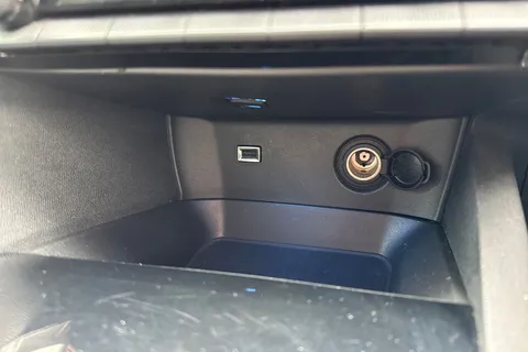 FM21RRO PEUGEOT 3008 1.2 PureTech GT Euro 6 (s/s) 5dr Thumbnail #57