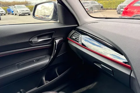 YE16VDD BMW 1 Series 1.5 118i Sport Euro 6 (s/s) 3dr Thumbnail #59