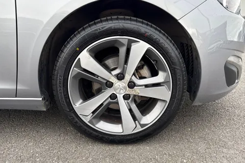 10 of 65 for PEUGEOT 308 1.2 PureTech Allure Euro 6 (s/s) 5dr