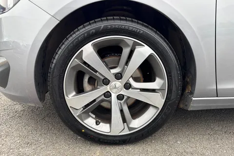 13 of 65 for PEUGEOT 308 1.2 PureTech Allure Euro 6 (s/s) 5dr