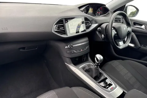 15 of 65 for PEUGEOT 308 1.2 PureTech Allure Euro 6 (s/s) 5dr