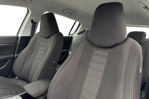 16 of 65 for PEUGEOT 308 1.2 PureTech Allure Euro 6 (s/s) 5dr