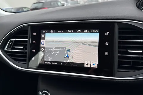 17 of 65 for PEUGEOT 308 1.2 PureTech Allure Euro 6 (s/s) 5dr