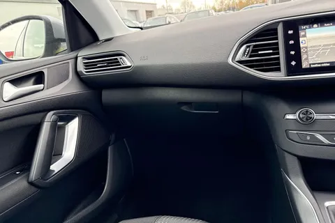 20 of 65 for PEUGEOT 308 1.2 PureTech Allure Euro 6 (s/s) 5dr