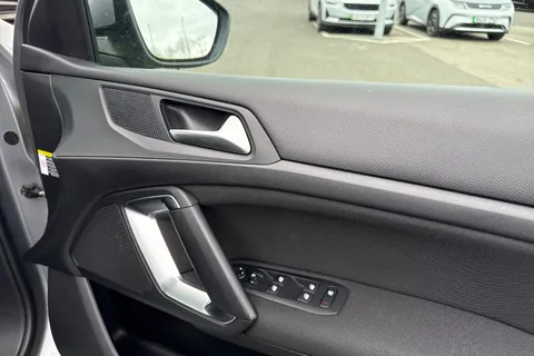 21 of 65 for PEUGEOT 308 1.2 PureTech Allure Euro 6 (s/s) 5dr