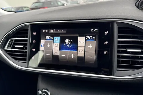 22 of 65 for PEUGEOT 308 1.2 PureTech Allure Euro 6 (s/s) 5dr