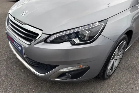 26 of 65 for PEUGEOT 308 1.2 PureTech Allure Euro 6 (s/s) 5dr