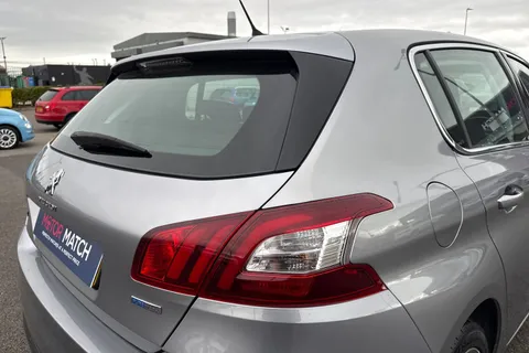 32 of 65 for PEUGEOT 308 1.2 PureTech Allure Euro 6 (s/s) 5dr