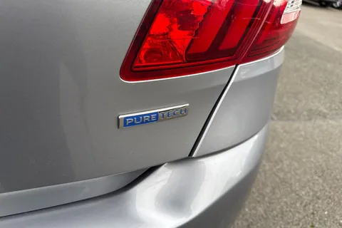 34 of 65 for PEUGEOT 308 1.2 PureTech Allure Euro 6 (s/s) 5dr