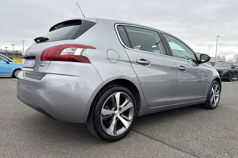 35 of 65 for PEUGEOT 308 1.2 PureTech Allure Euro 6 (s/s) 5dr