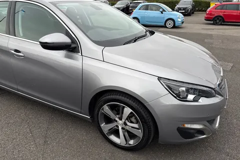 37 of 65 for PEUGEOT 308 1.2 PureTech Allure Euro 6 (s/s) 5dr