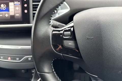 39 of 65 for PEUGEOT 308 1.2 PureTech Allure Euro 6 (s/s) 5dr