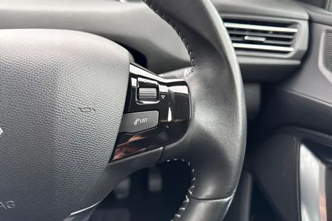 40 of 65 for PEUGEOT 308 1.2 PureTech Allure Euro 6 (s/s) 5dr