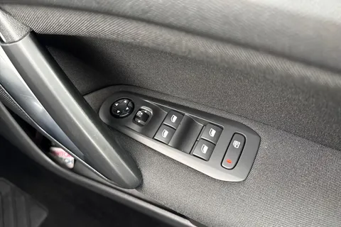 43 of 65 for PEUGEOT 308 1.2 PureTech Allure Euro 6 (s/s) 5dr