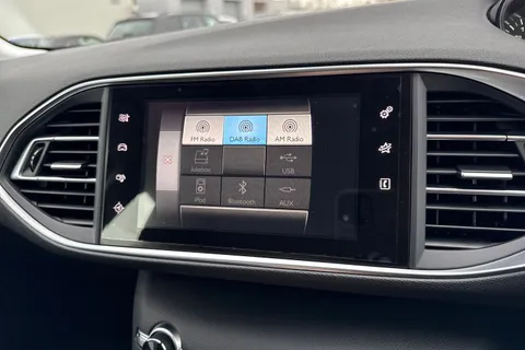 47 of 65 for PEUGEOT 308 1.2 PureTech Allure Euro 6 (s/s) 5dr