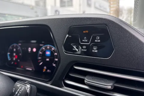 KY75OEX Volkswagen Caddy Maxi 2.0 TDI 122 Life 5dr DSG [Tech Pack] + Panoramic Glass Sunroof Thumbnail #45