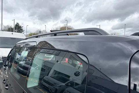 KY75OEX Volkswagen Caddy Maxi 2.0 TDI 122 Life 5dr DSG [Tech Pack] + Panoramic Glass Sunroof Thumbnail #54