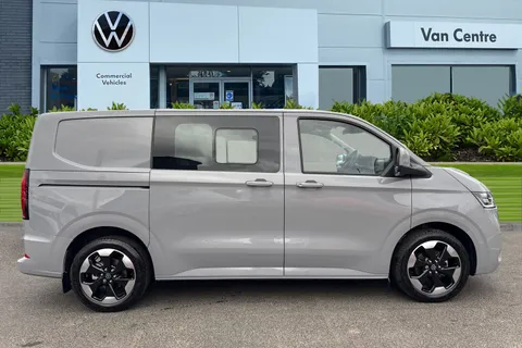 KR75YHH Volkswagen E-Transporter SWB 286PS  65kWh Electric 5 Seats Thumbnail #3