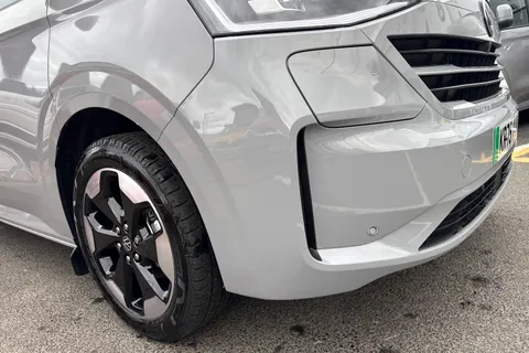 KR75YHH Volkswagen E-Transporter SWB 286PS  65kWh Electric 5 Seats Thumbnail #9