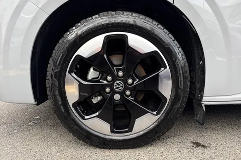 KR75YHH Volkswagen E-Transporter SWB 286PS  65kWh Electric 5 Seats Thumbnail #10