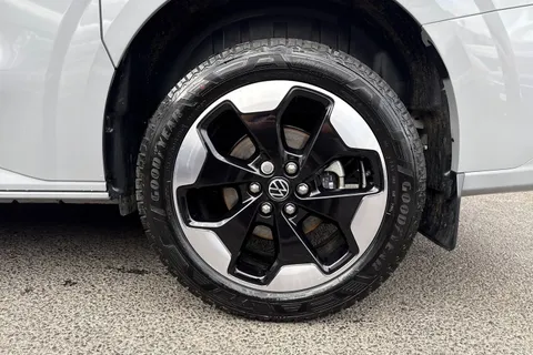 KR75YHH Volkswagen E-Transporter SWB 286PS  65kWh Electric 5 Seats Thumbnail #11