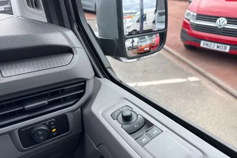 KR75YHH Volkswagen E-Transporter SWB 286PS  65kWh Electric 5 Seats Thumbnail #21