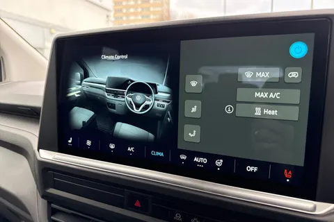 KR75YHH Volkswagen E-Transporter SWB 286PS  65kWh Electric 5 Seats Thumbnail #22