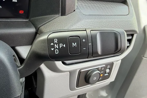 KR75YHH Volkswagen E-Transporter SWB 286PS  65kWh Electric 5 Seats Thumbnail #23