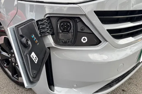 KR75YHH Volkswagen E-Transporter SWB 286PS  65kWh Electric 5 Seats Thumbnail #25