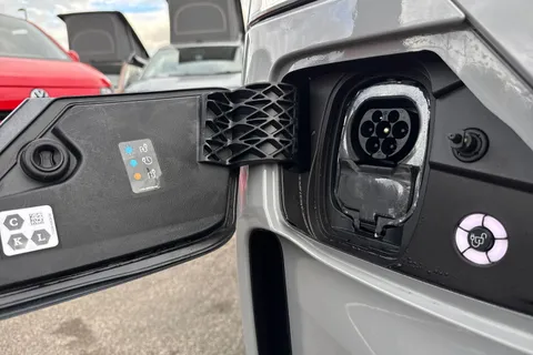 KR75YHH Volkswagen E-Transporter SWB 286PS  65kWh Electric 5 Seats Thumbnail #26