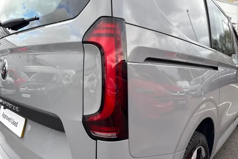 KR75YHH Volkswagen E-Transporter SWB 286PS  65kWh Electric 5 Seats Thumbnail #32