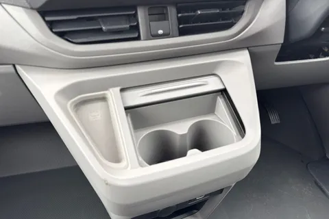 KR75YHH Volkswagen E-Transporter SWB 286PS  65kWh Electric 5 Seats Thumbnail #42