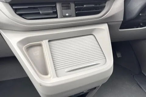 KR75YHH Volkswagen E-Transporter SWB 286PS  65kWh Electric 5 Seats Thumbnail #43